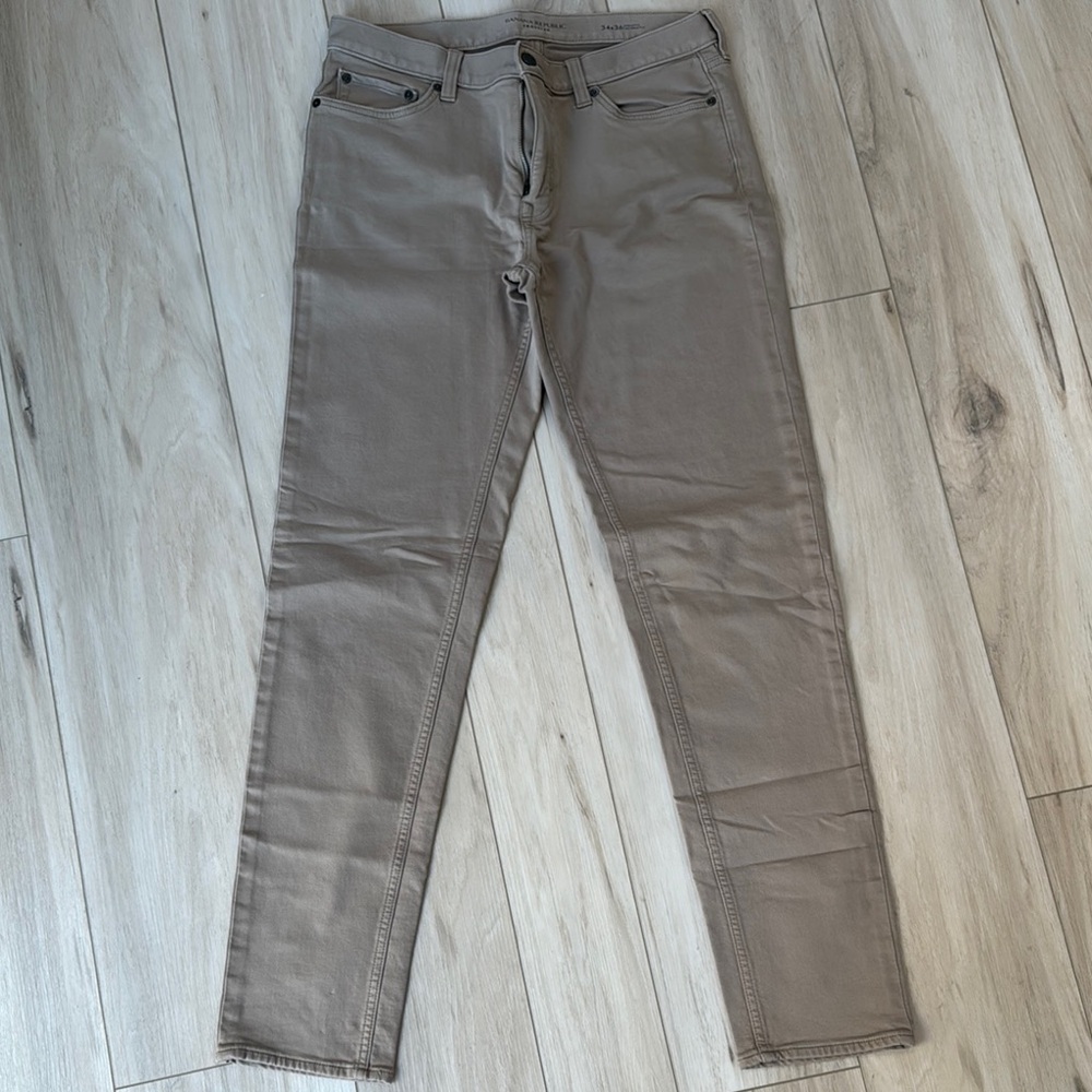 Banana Republic Tan traveler pant Modern Fit